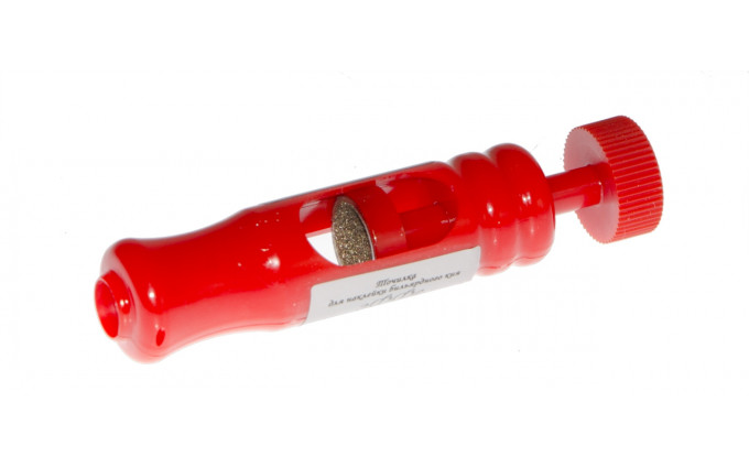 Точилка "Эффе" (красная, пластик, диаметр наклейки 12,7 - 13,1 мм) Точилка "Эффе" (красная, пластик, диаметр наклейки 12,7 - 13,1 мм)